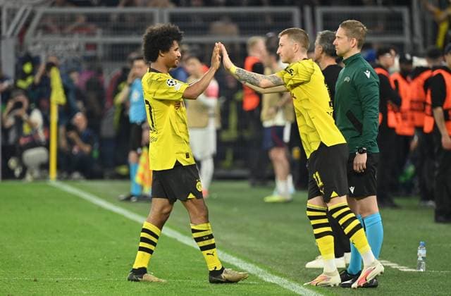 01.05.2024, xjrdrx, Fussball UEFA Champions League, Borussia Dortmund - Paris St.Germain emspor, v.l. Karim Adeyemi (Borussia Dortmund), Marco Reus (Borussia Dortmund) Auswechslung Einwechslung (DFL DFB REGULATIONS PROHIBIT ANY USE OF PHOTOGRAPHS as IMAGE SEQUENCES and or QUASI-VIDEO) Dortmund