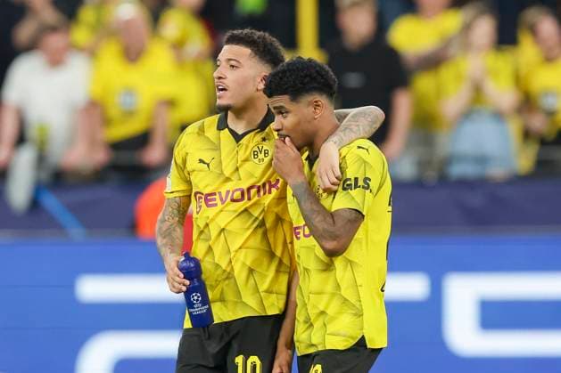 Jadon Sancho (Borussia Dortmund) und Ian Maatsen (Borussia Dortmund) jubeln, UEFA Champions League 2023 24 - Semi-finals First Leg, Borussia Dortmund vs Paris Saint-Germain, Signal-Iduna-Park, 01.05.2024, Dortmund, Deutschland.