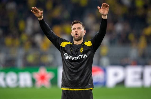 Fussball, Herren, Saison 2023 2024, Champions League (Halbfinale, Hinspiel), Borussia Dortmund - Paris Saint-Germain, Niclas Füllkrug (Borussia Dortmund) bei den Fans, Jubel nach dem Abpfiff, 01.05.2024, Copyright: xSebastianxRäppold MatthiasxKochx