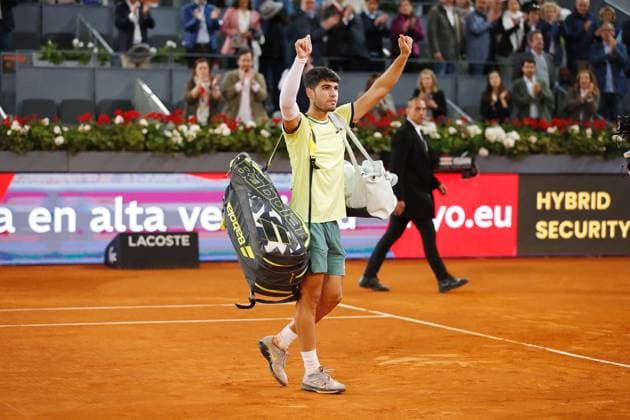 Carlos Alcaraz (ESP), MAY 1, 2024 - Tennis : Carlos Alcaraz pulls off the court to cheers after the lossing singles Quarter finals match against Andrey Rublev on the ATP, Tennis Herren tour Masters 1000 Mutua Madrid Open tennis tournament at the Caja Magica in Madrid, Spain. Noxthirdxpartyxsales  (251854141)
