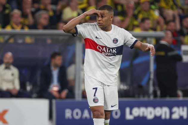Champions League - Borussia Dortmund - Paris Saint Germain am 01.05.2024 im Signal Iduna Park in Dortmund Kylian Mbappe (Paris Saint-Germain 7) unzufrieden, enttäuscht, enttaeuscht, niedergeschlagen