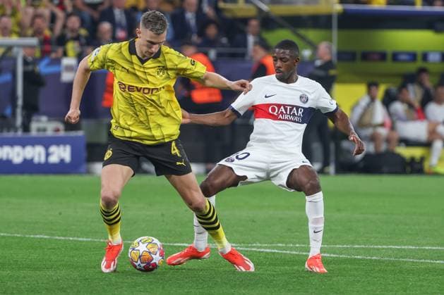 Champions League - Borussia Dortmund - Paris Saint Germain am 01.05.2024 im Signal Iduna Park in Dortmund Nico Schlotterbeck (Dortmund 4) gegen Ousmane Dembele (Paris Saint-Germain 10)