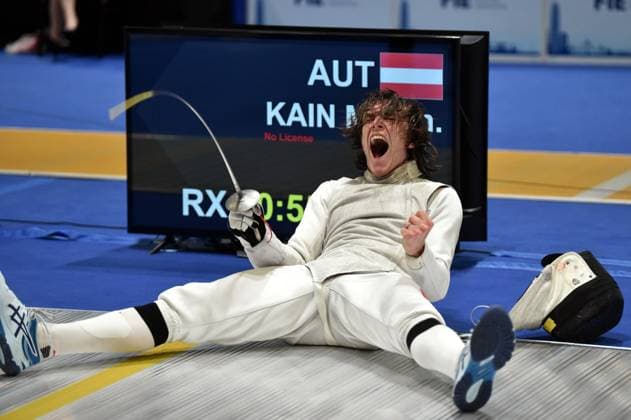 Bilder des Jahres 2024, Sport 05 Mai Sport Themen der Woche KW18 Sport Bilder des Tages (240502) -- HONG KONG, May 2, 2024 -- Martin Kain of Austria celebrates during the senior men s foil individual group match of the 2023-2024 FIE Foil World Cup in Hong Kong, south China, May 2, 2024. ) (SP)CHINA-HONG KONG-FIE-FOIL WORLD CUP-MEN(CN) LoxPingxFai 