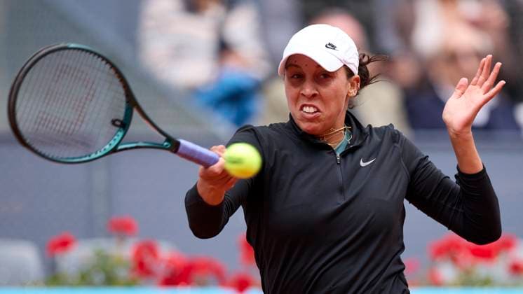 Mutua Madrid Open - Day Eleven Madison Keys of United States returns a shot against Iga Swiatek of Poland during day eleven of the Mutua Madrid Open 2024 at Caja Magica on May 2, 2024, in Madrid, Spain. Madrid Caja Magica Madrid Spain RL_MMO24_01818 Copyright: xRicardoxLarreinax