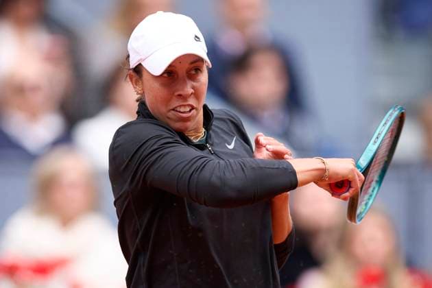 Mutua Madrid Open - Day Eleven Madison Keys of United States returns a shot against Iga Swiatek of Poland during day eleven of the Mutua Madrid Open 2024 at Caja Magica on May 2, 2024, in Madrid, Spain. Madrid Caja Magica Madrid Spain RL_MMO24_01833 Copyright: xRicardoxLarreinax