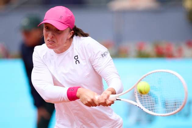 Mutua Madrid Open - Day Eleven Iga Swiatek of Poland returns a shot against Madison Keys of United States during day eleven of the Mutua Madrid Open 2024 at Caja Magica on May 2, 2024, in Madrid, Spain. Madrid Caja Magica Madrid Spain RL_MMO24_01837 Copyright: xRicardoxLarreinax