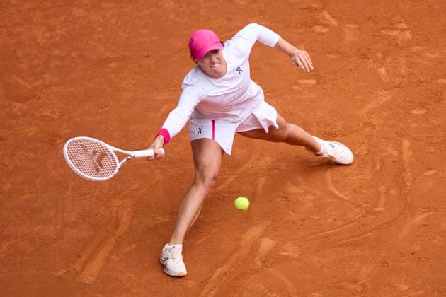 Mutua Madrid Open - Day Eleven Iga Swiatek of Poland returns a shot against Madison Keys of United States during day eleven of the Mutua Madrid Open 2024 at Caja Magica on May 2, 2024, in Madrid, Spain. Madrid Caja Magica Madrid Spain RL_MMO24_01854 Copyright: xRicardoxLarreinax
