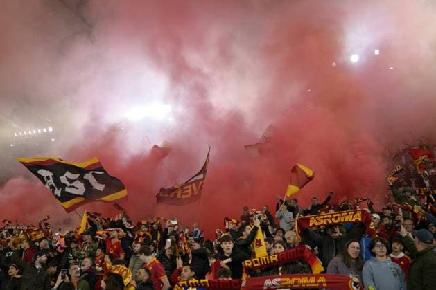 Roma s supporters during the UEFA Europa League semifinal first leg soccer match between AS Roma and Bayer 04 Leverkusen at the Olympic stadium in Rome, Italy, Thursday, May 2, 2024. (Alfredo Falcone LaPresse)  Copyright: xAlfredoxFalcone LaPressex