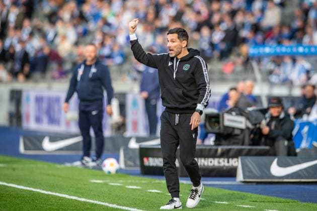 2. Fußball Bundesliga, Hertha BSC vs Hannover 96; Berlin, 26.04.2024 Stefan Leitl (Trainer Hannover 96) 2. Fußball Bundesliga, Hertha BSC vs Hannover 96, Olympiastadion, Berlin, 26.04.2024 DFL REGULATIONS PROHIBIT ANY USE OF PHOTOGRAPHS AS IMAGE SEQUENCES AND OR QUASI-VIDEO. *** 2 Soccer Bundesliga, Hertha BSC vs Hannover 96 Berlin, 26 04 2024 Stefan Leitl Trainer Hannover 96 2 Soccer Bundesliga, Hertha BSC vs Hannover 96, Olympiastadion, Berlin, 26 04 2024 DFL REGULATIONS PROHIBIT ANY USE OF PHOTOGRAPHS AS IMAGE SEQUENCES AND OR QUASI VIDEO Copyright: xBEAUTIFULxSPORTS LucianoxLimax