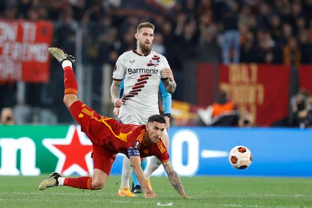 Lorenzo Pellegrini (AS Roma) and Robert Andrich (Bayer 04 Leverkusen) battle for the ball, UEFA Europa League 2023 2024 - Semifinals first leg, AS Roma vs Bayer 04 Leverkusen, Olimpico Stadium, May 2, 2024, Rome, Italy.