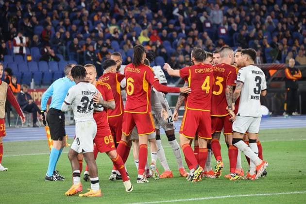Tor fuer Leverkusen zum 2:0 durch Andrich (Bayer 04 Leverkusen 8), danch Rudelbildung, AS Rom vs. Bayer 04 Leverkusen, Europa-League, Halbfinale, Hinspiel, Saison 2023-24, 02.05.2024, ITA, AS Rom vs. Bayer 04 Leverkusen, Europa-League, Halbfinale, Hinspiel, Saison 2023-24, 02.05.2024, Rom Copyright: xEibner-Pressefoto JoergxNiebergallx EP_JNL