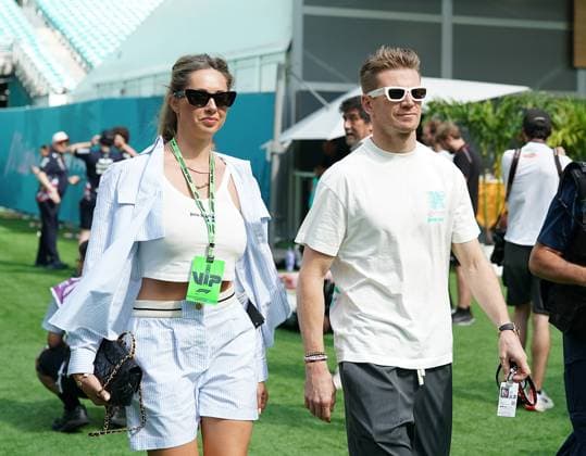 Formula 1 Crypto.com Miami Grand Prix 03.05.2024, Miami International Autodrome, Miami, Formula 1 Crypto.com Miami Grand Prix,im Bild Nico Hülkenberg (DEU), Haas F1 Team mit Ehefrau Egle Ruskyte.