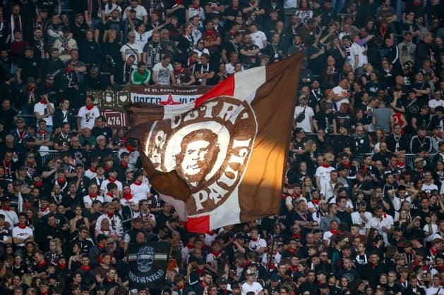 03.05.2024, xtgx, Fussball - 2.Bundesliga, Hamburger SV - FC St.Pauli emspor, v.l. Symbolfoto, Symbolbild, Fans FC St.Pauli, Die Ulras von St.Pauli wurden aus Sichterheitsgruenden in den Oberrang gesetzt , Fahne (DFL DFB REGULATIONS PROHIBIT ANY USE OF PHOTOGRAPHS as IMAGE SEQUENCES and or QUASI-VIDEO) Hamburg