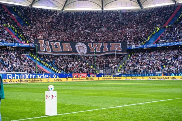 Choreografie Fans Ultras FC St. Pauli GER, Hamburger SV vs. FC St. Pauli, Fussball, 2. Bundesliga, Spieltag 32, Saison 2023 2024, 03.05.2024 DFL REGULATIONS PROHIBIT ANY USE OF PHOTOGRAPHS AS IMAGE SEQUENCES AND OR QUASI-VIDEO GER, Hamburger SV vs. FC St. Pauli, Fussball, 2. Bundesliga, Spieltag 32, Saison 2023 2024, 03.05.2024 Hamburg