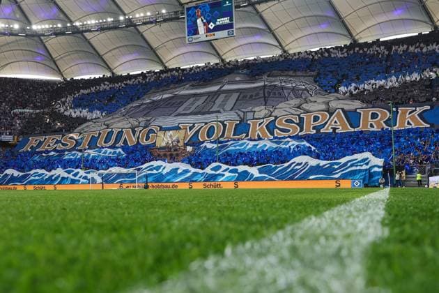 2. Bundesliga - Hamburger SV - FC St. Pauli am 03.05.2024 im Volksparkstadion in Hamburg Die Fans des Hamburger SV mit einer Choreographie