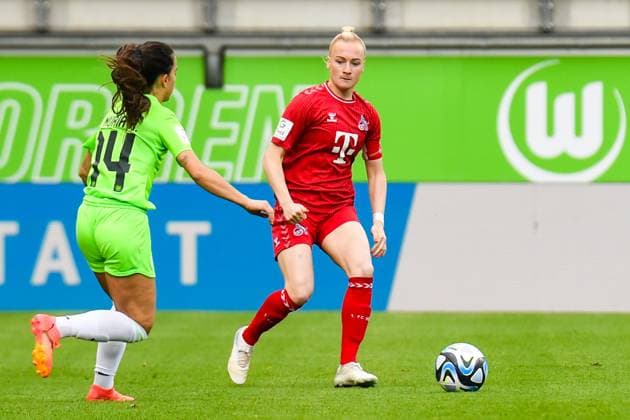 Fußball I Frauen I Saison 2023-2024 I Bundesliga I 20. Spieltag I VfL Wolfsburg - 1. FC Köln I 03.05.2024 Zweikampf Nuria Rabano Blanco (14, VfL Wolfsburg) und Anna Gerhardt (21, 1. FC Köln, Kapitän) Wolfsburg AOK Stadion Niedersachsen Deutschland Copyright: xLobeca InesxHähnelx