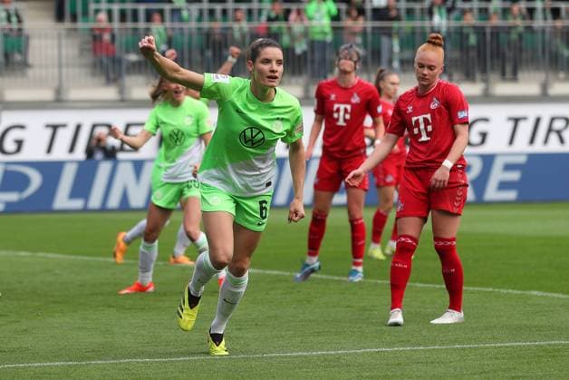 VfL vs. Köln, BL Frauen Wolfsburg, 03.05.2024, FUßBALL - VfL Wolfsburg vs. 1. FC Köln, Google Pixel Frauen-Bundesliga, Saison 2023 24. Dominique Janssen (VfL Wolfsburg) jubelt nach ihrem Kopfballtor zum 1:0. Wolfsburg