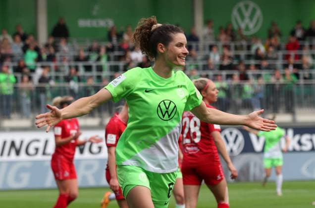 VfL vs. Köln, BL Frauen Wolfsburg, 03.05.2024, FUßBALL - VfL Wolfsburg vs. 1. FC Köln, Google Pixel Frauen-Bundesliga, Saison 2023 24. Dominique Janssen (VfL Wolfsburg) jubelt nach ihrem Kopfballtor zum 1:0. Wolfsburg