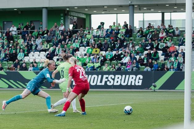 Wolfsburg, Deutschland 03. Mai 2024: 1. BL - Frauen - 2023 2024 - VfL Wolfsburg vs. 1. FC Köln Im Bild: Ewa Pajor (Wolfsburg) macht das Tor zum 2:0 DFB regulations prohibit any use of photographs as image sequences and or quasi-video AOK Stadion Niedersachsen Copyright: xFotostandx xNiewelerx