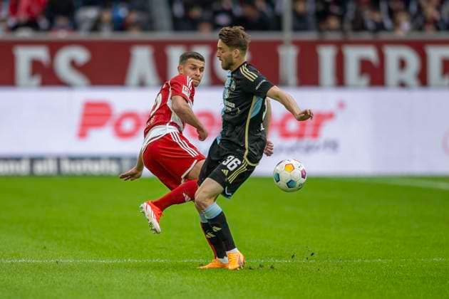 Fussball: 2. Bundesliga, Saison 2023 2024, 32. Spieltag, Fortuna Duesseldorf - 1. FC Nuernberg am 03.05.2024 in der Merkur Spiel-Arena in Duesseldorf. Zweikampf zwischen Tim Oberdorf (Fortuna Duesseldorf, 15) und Lukas Schleimer (1. FC Nuernberg, 36). Wichtiger Hinweis: Gemaess den Vorgaben der DFL Deutsche Fussball Liga bzw. des DFB Deutscher Fussball-Bund ist es untersagt, in dem Stadion und oder vom Spiel angefertigte Fotoaufnahmen in Form von Sequenzbildern und oder videoaehnlichen Fotostrecken zu verwerten bzw. verwerten zu lassen. Foto: Kirchner-Media TH