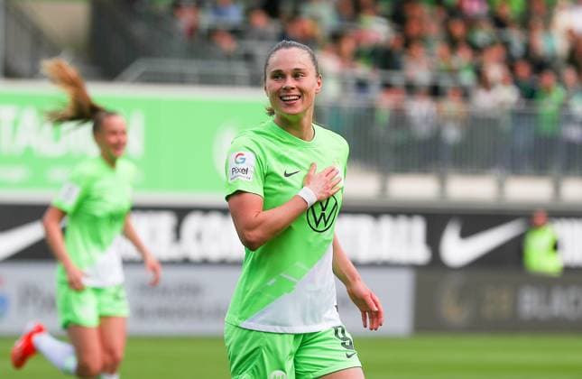 VfL vs. Köln, BL Frauen Wolfsburg, 03.05.2024, FUßBALL - VfL Wolfsburg vs. 1. FC Köln, Google Pixel Frauen-Bundesliga, Saison 2023 24. Ewa Pajor (VfL Wolfsburg) jubelt nach ihrem Tor zum 2:0 Wolfsburg