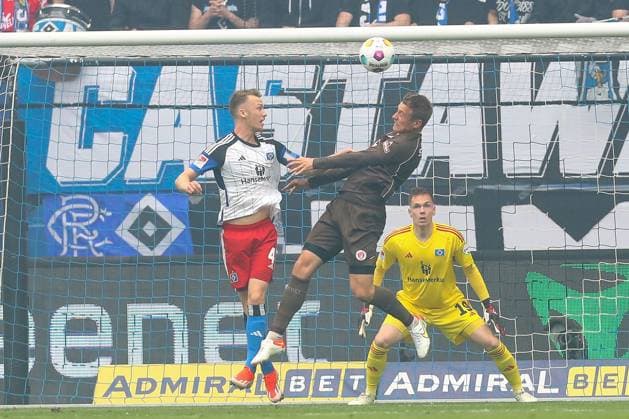 03.05.2024, xtgx, Fussball - 2.Bundesliga, Hamburger SV - FC St.Pauli emspor, v.l. Sebastian Schonlau (HSV, 4) , Hauke Wahl (St Pauli, 5) Zweikampf, Duell, Kampf, tackle (DFL DFB REGULATIONS PROHIBIT ANY USE OF PHOTOGRAPHS as IMAGE SEQUENCES and or QUASI-VIDEO) Hamburg