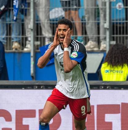 Fussball, Herren, Saison 2023 2024, 2. Bundesliga (32. Spieltag), Hamburger SV - FC St. Pauli, Robert Glatzel (HSV) nach seinem aberkannten Tor, 03.05. 2024,