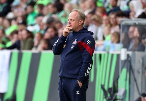 VfL vs. Köln, BL Frauen Wolfsburg, 03.05.2024, FUßBALL - VfL Wolfsburg vs. 1. FC Köln, Google Pixel Frauen-Bundesliga, Saison 2023 24. Cheftrainer Trainer Daniel Weber (Köln) Wolfsburg
