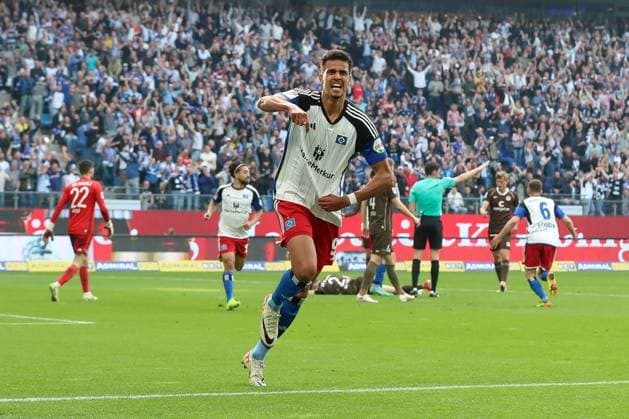 03.05.2024, xtgx, Fussball - 2.Bundesliga, Hamburger SV - FC St.Pauli emspor, v.l. Das Tor von Robert Glatzel (HSV, 9) zum 1:0 wurde wegen eines Foul aberkannt (DFL DFB REGULATIONS PROHIBIT ANY USE OF PHOTOGRAPHS as IMAGE SEQUENCES and or QUASI-VIDEO) Hamburg
