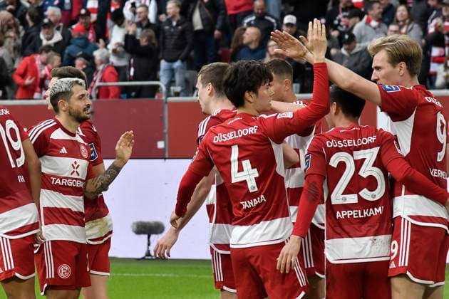 Vincent Vermeij ( 9, Fortuna Duesseldorf) jubelt nach dem Tor zum 1:0 mit der Mannschaft 03.05.2024 Fussball Fortuna Duesseldorf vs 1. FC Nuernberg , Merkur Spiel-Arena, Duesseldorf, DFB DFL REGULATIONS PROHIBIT ANY USE OF PHOTOGRAPHS AS IMAGE SEQUENCES AND OR QUASI-VIDEO NRW Germany