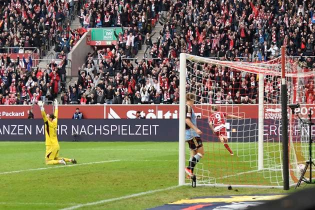 Vincent Vermeij ( 9, Fortuna Duesseldorf) erzielt das Tor zum 2:0 03.05.2024 Fussball Fortuna Duesseldorf vs 1. FC Nuernberg , Merkur Spiel-Arena, Duesseldorf, DFB DFL REGULATIONS PROHIBIT ANY USE OF PHOTOGRAPHS AS IMAGE SEQUENCES AND OR QUASI-VIDEO NRW Germany