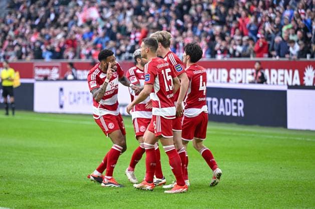 03.05.2024, Fussball, 2. Bundesliga, 32. Spieltag Saison 2023 2024, Fortuna Düsseldorf - 1. FC Nuernberg, Vincent Vermeij (Fortuna Düsseldorf) freut sich über das Tor zum 2:0 mit der Mannschaft. xRHR-FOTO TKx