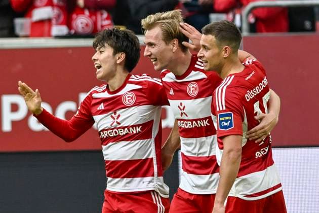 Vincent Vermeij ( 9, Fortuna Duesseldorf) jubelt nach dem Tor zum 2:0 mit Ao Tanaka ( 4, Fortuna Duesseldorf) Tim Oberdorf ( 15, Fortuna Duesseldorf) 03.05.2024 Fussball Fortuna Duesseldorf vs 1. FC Nuernberg , Merkur Spiel-Arena, Duesseldorf, DFB DFL REGULATIONS PROHIBIT ANY USE OF PHOTOGRAPHS AS IMAGE SEQUENCES AND OR QUASI-VIDEO NRW Germany