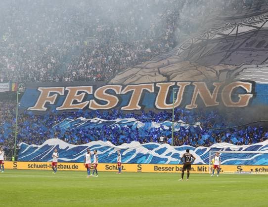 Choreo Teil HSV Fussball, Herren, Saison 2023 2024, 2.BL, Volksparkstadion, Hamburger SV gegen FC St Pauli, Stadtderby DFL REGULATIONS PROHIBIT ANY USE OF PHOTOGRAPHS AS IMAGE SEQUENCES AND OR QUASI-VIDEO.