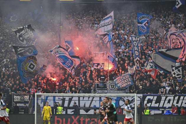 GER; 2. FBL,, Hamburger SV vs FC St.Pauli 03.05.2024, Volksparkstadion, Hamburg, GER; 2. FBL, Hamburger SV vs FC St.Pauli im Bild Feature die Fans vom HSV zuenden waehrend dem Spiel Pyrotechnik