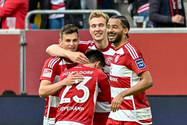 Vincent Vermeij ( 9, Fortuna Duesseldorf) jubelt nach dem Tor zum 2:0 mit Emmanuel Iyoha ( 19, Fortuna Duesseldorf) Tim Oberdorf ( 15, Fortuna Duesseldorf) Shinta Appelkamp ( 23, Fortuna Duesseldorf) 03.05.2024 Fussball Fortuna Duesseldorf vs 1. FC Nuernberg , Merkur Spiel-Arena, Duesseldorf, DFB DFL REGULATIONS PROHIBIT ANY USE OF PHOTOGRAPHS AS IMAGE SEQUENCES AND OR QUASI-VIDEO NRW Germany