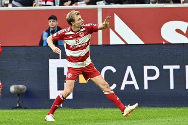Vincent Vermeij ( 9, Fortuna Duesseldorf) jubelt nach dem Tor zum 2:0 03.05.2024 Fussball Fortuna Duesseldorf vs 1. FC Nuernberg , Merkur Spiel-Arena, Duesseldorf, DFB DFL REGULATIONS PROHIBIT ANY USE OF PHOTOGRAPHS AS IMAGE SEQUENCES AND OR QUASI-VIDEO NRW Germany