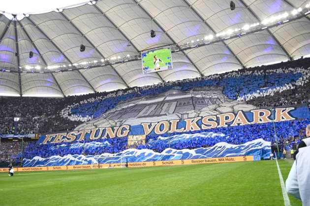 GER; 2. FBL,, Hamburger SV vs FC St.Pauli 03.05.2024, Volksparkstadion, Hamburg, GER; 2. FBL, Hamburger SV vs FC St.Pauli im Bild Feature die Choreografie der HSV Fans zu Spielbeginn