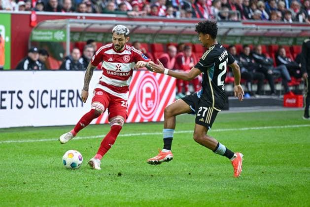03.05.2024, Fussball, 2. Bundesliga, 32. Spieltag Saison 2023 2024, Fortuna Düsseldorf - 1. FC Nuernberg, Matthias Zimmermann (Fortuna Düsseldorf), Nathaniel Brown (1. FC Nürnberg) xRHR-FOTO TKx