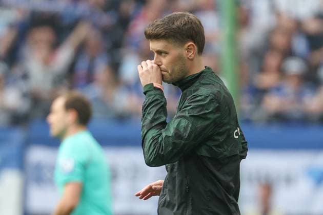 2. Bundesliga - Hamburger SV - FC St. Pauli am 03.05.2024 im Volksparkstadion in Hamburg Trainer Fabian Hürzeler Huerzeler Hurzeler (St. Pauli) unzufrieden, enttäuscht, enttaeuscht, niedergeschlagen
