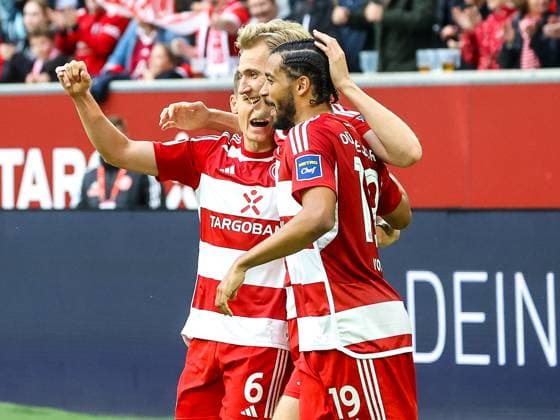 Fortuna Duesseldorf bejubeln das Tor zum 2:0 durch Vincent Vermeij (Fortuna Duesseldorf, 09), GER, Fortuna Duesseldorf vs. 1. FC Nuernberg, Fussball, 2. Bundesliga, 32. Spieltag, Spielzeit 2023 2024, 03.05.2024 DFL REGULATIONS PROHIBIT ANY USE OF PHOTOGRAPHS AS IMAGE SEQUENCES AND OR QUASI-VIDEO GER, Fortuna Duesseldorf vs. 1. FC Nuernberg, Fussball, 2. Bundesliga, 32. Spieltag, Spielzeit 2023 2024, 03.05.2024 Duesseldorf