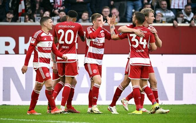 Fussball, 2. Bundesliga, Deutschland, Herren, Saison 2023 2024, 32. Spieltag, Merkur-Spiel-Arena Düsseldorf, Fortuna Düsseldorf - 1. FC Nürnberg; Jubel Isak Bergmann Johannesson (F95) nach seinem Tor zum 3:1. Jubel, Freude, Aktion. DFB DFL REGULATIONS PROHIBIT ANY USE OF PHOTOGRAPHS AS IMAGE SEQUENCES AND OR QUASI-VIDEO