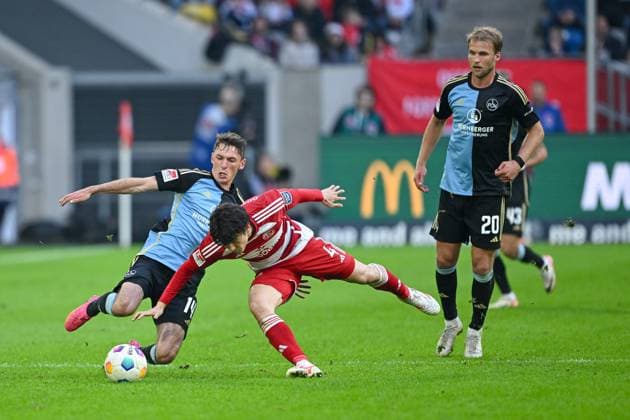 03.05.2024, Fussball, 2. Bundesliga, 32. Spieltag Saison 2023 2024, Fortuna Düsseldorf - 1. FC Nuernberg, Benjamin Goller (1. FC Nürnberg), Ao Tanaka (Fortuna Düsseldorf) xRHR-FOTO TKx