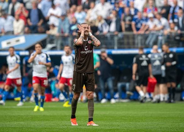 Fussball, Herren, Saison 2023 2024, 2. Bundesliga (32. Spieltag), Hamburger SV - FC St. Pauli, Jackson Irvine (FC St. Pauli), 03.05. 2024,