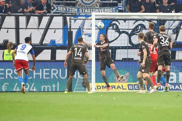 03.05.2024, xtgx, Fussball - 2.Bundesliga, Hamburger SV - FC St.Pauli emspor, v.l. Tor zum 1:0 durch Robert Glatzel (HSV, 9) (DFL DFB REGULATIONS PROHIBIT ANY USE OF PHOTOGRAPHS as IMAGE SEQUENCES and or QUASI-VIDEO) Hamburg