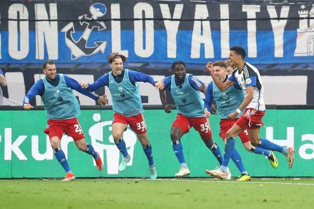 03.05.2024, xtgx, Fussball - 2.Bundesliga, Hamburger SV - FC St.Pauli emspor, v.l. Jubel nach dem 1:0 durch Robert Glatzel (HSV, 9) (DFL DFB REGULATIONS PROHIBIT ANY USE OF PHOTOGRAPHS as IMAGE SEQUENCES and or QUASI-VIDEO) Hamburg