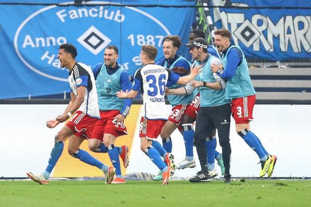 03.05.2024, xtgx, Fussball - 2.Bundesliga, Hamburger SV - FC St.Pauli emspor, v.l. Jubel nach dem 1:0 durch Robert Glatzel (HSV, 9) (DFL DFB REGULATIONS PROHIBIT ANY USE OF PHOTOGRAPHS as IMAGE SEQUENCES and or QUASI-VIDEO) Hamburg