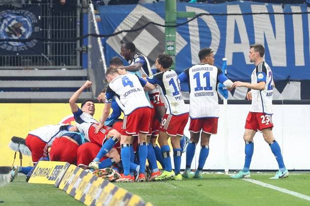 03.05.2024, xtgx, Fussball - 2.Bundesliga, Hamburger SV - FC St.Pauli emspor, v.l. Jubel nach dem 1:0 durch Robert Glatzel (HSV, 9) (DFL DFB REGULATIONS PROHIBIT ANY USE OF PHOTOGRAPHS as IMAGE SEQUENCES and or QUASI-VIDEO) Hamburg