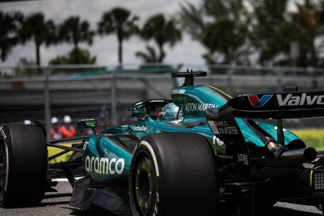 18 STROLL Lance (can), Aston Martin F1 Team AMR24, action during the Formula 1 Crypto.com Miami Grand Prix 2024, 6th round of the 2024 Formula One World Championship, WM, Weltmeisterschaft from May 3 to 5, 2024 on the Miami International Autodrome, in Miami, United States of America - F1 - MIAMI GRAND PRIX 2024 DPPI Panoramic  240503_R06_MIAMI_DP_XB3_6417