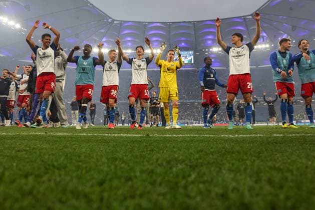 2. Bundesliga - Hamburger SV - FC St. Pauli am 03.05.2024 im Volksparkstadion in Hamburg Jubel über den Derbysieg bei der Mannschaft des HSV Derbysieger